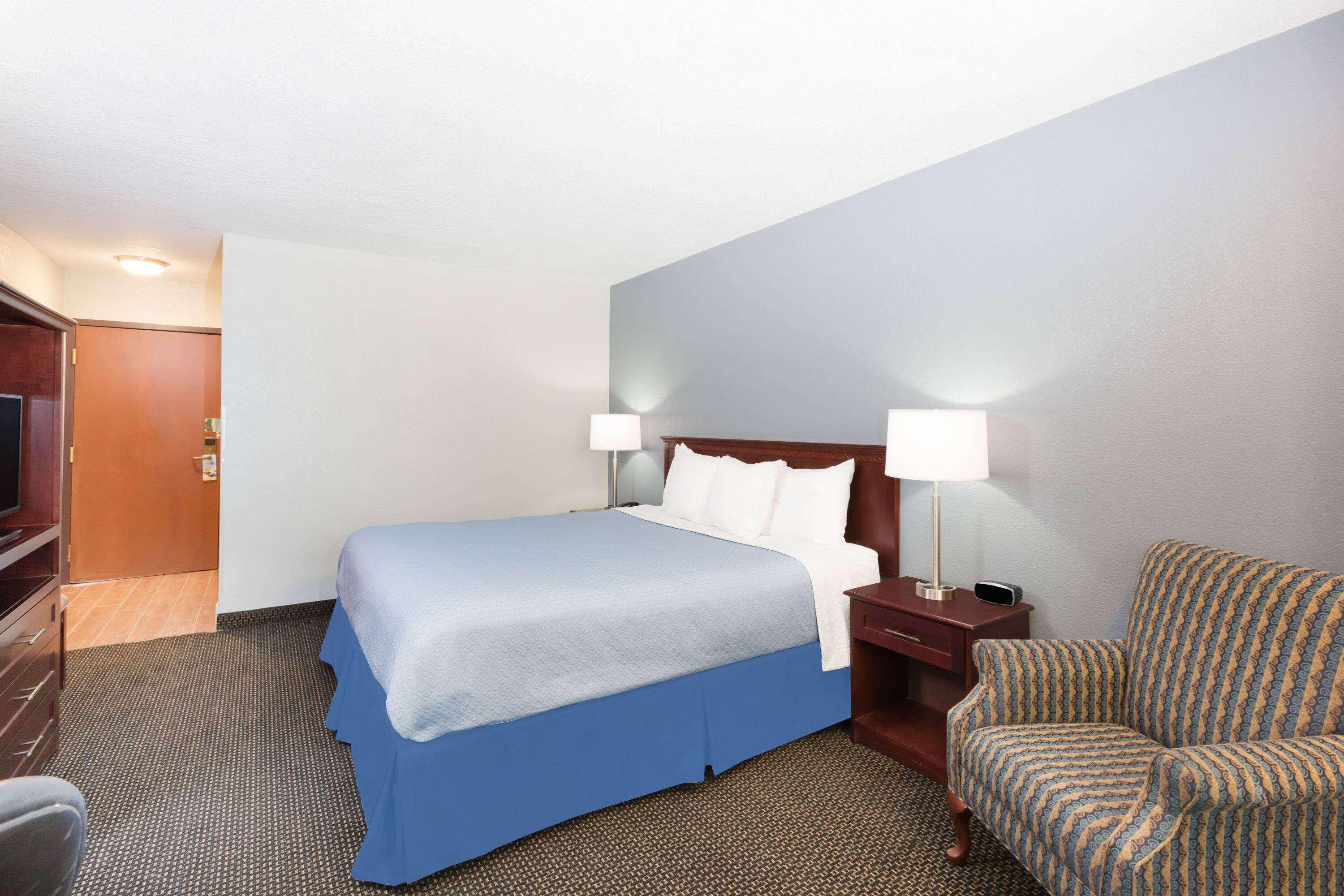 Room, Queen Bed, Accessible