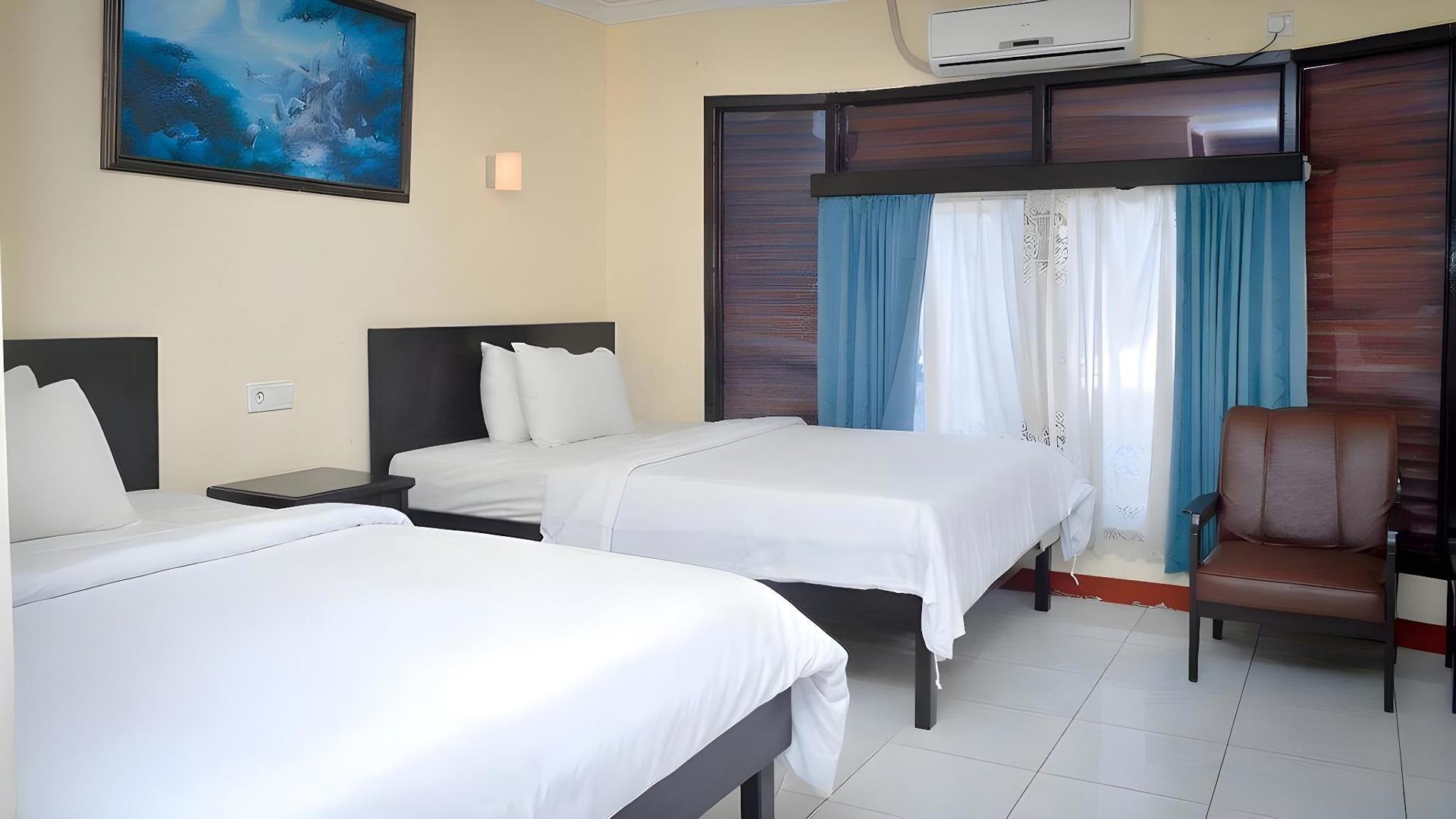 Uni Beach Hotel 8/25