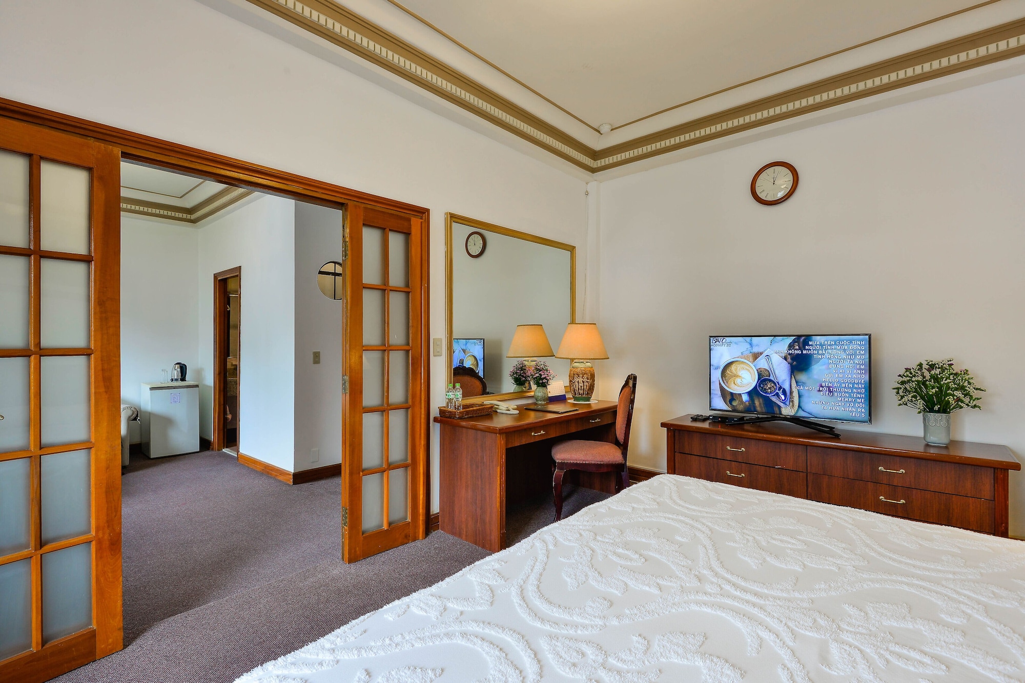 EXECUTIVE, SUITE