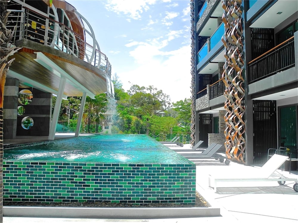 Emerald Terrace Condominium Resort 67/71