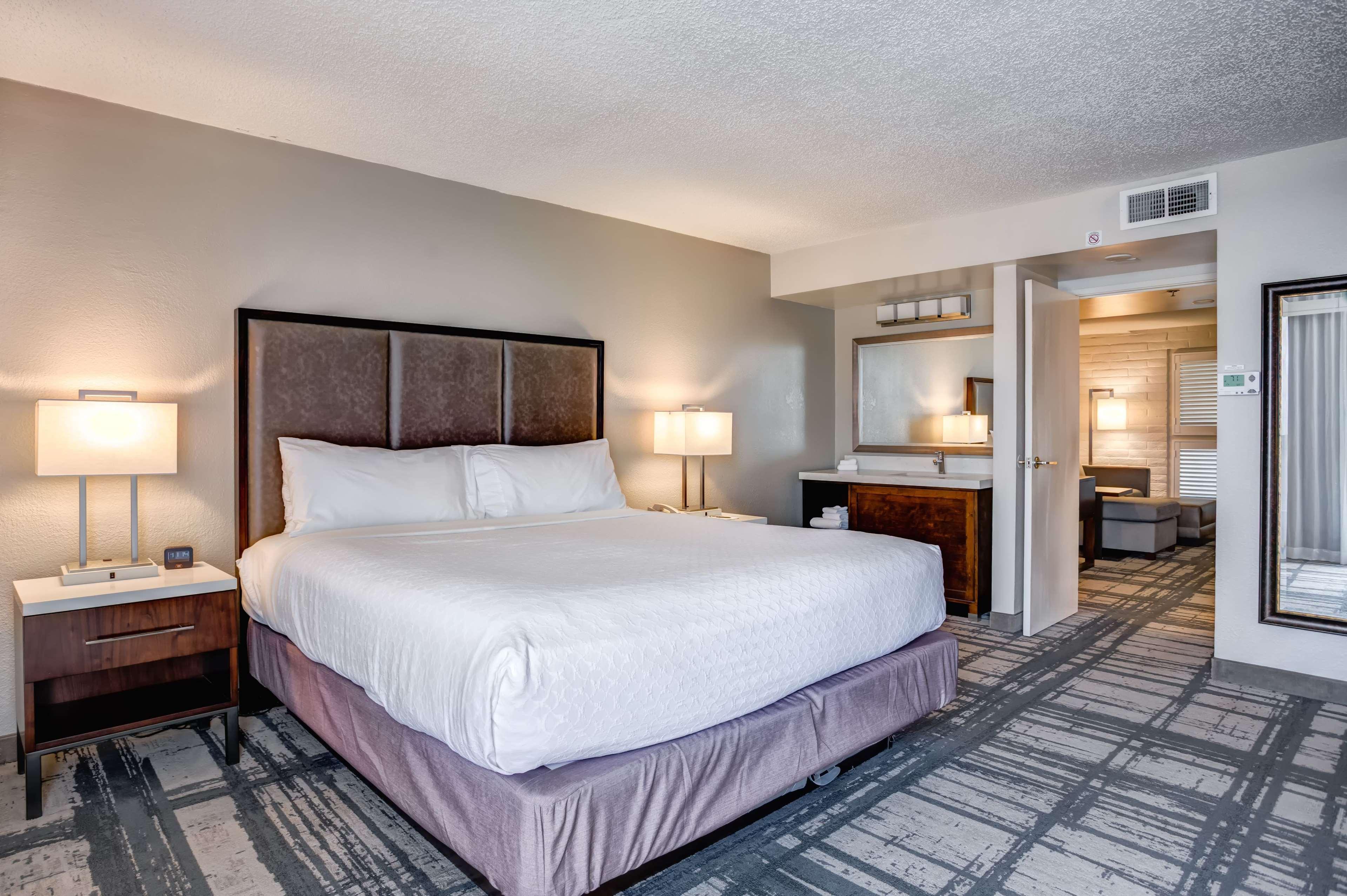 1 BEDROOM, SUITE, 2 DOUBLE BEDS, BATHTUB, ACCESSIBLE