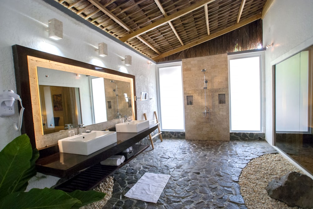 Atmosphere Resorts And Spa 9/70