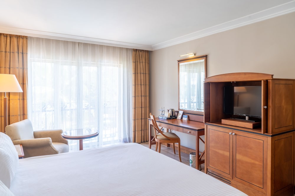Ic Hotels Airport 12/69