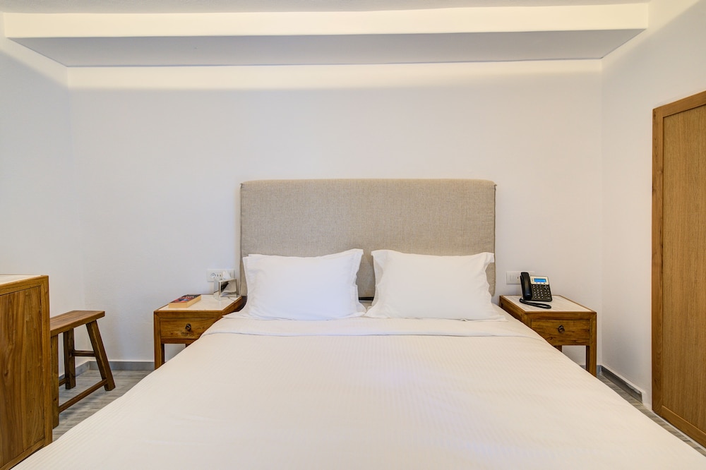 Madalena Hotel 35/69