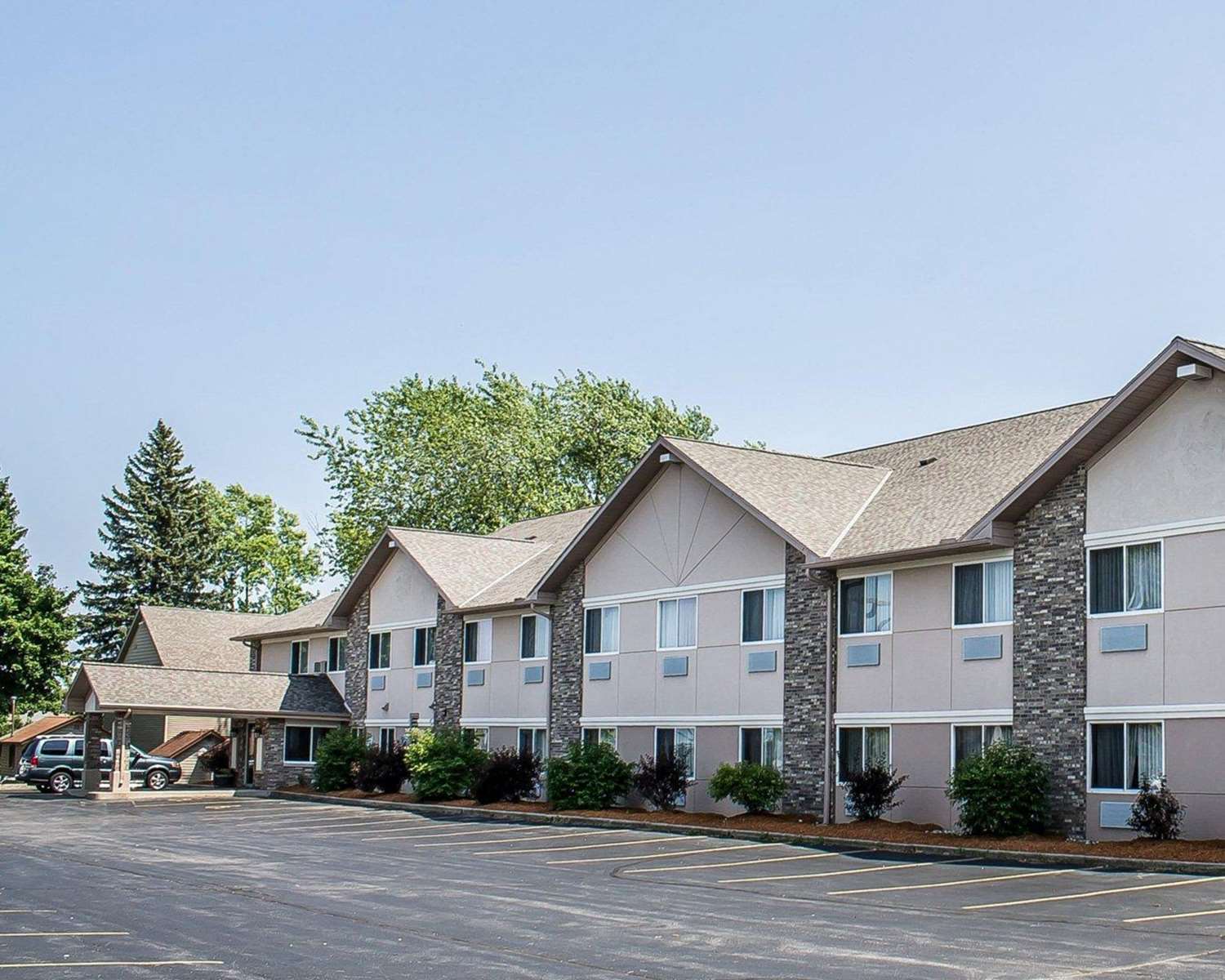 Quality Inn and Suites Sturgeon Bay WI 3/22