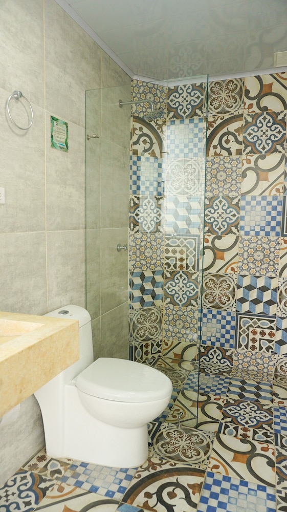 Hotel Victoria Plaza Millenium 37/41