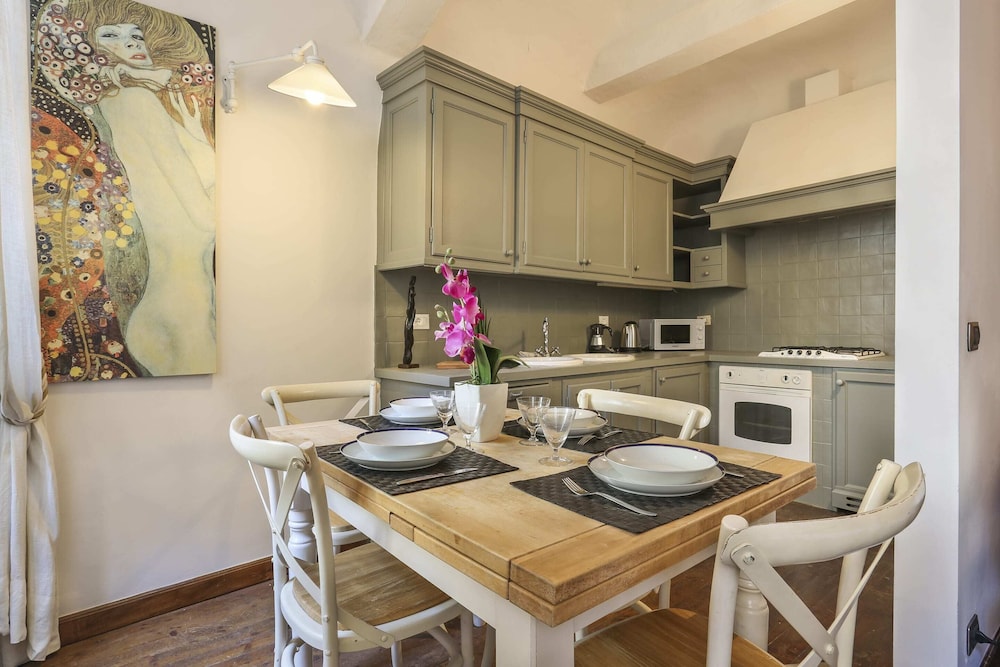 Pontevecchio Stylish Apartment in Florence-hosted by Sweetstay 11/14