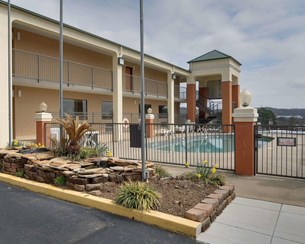 Quality Inn and Suites Clarksville 3/39