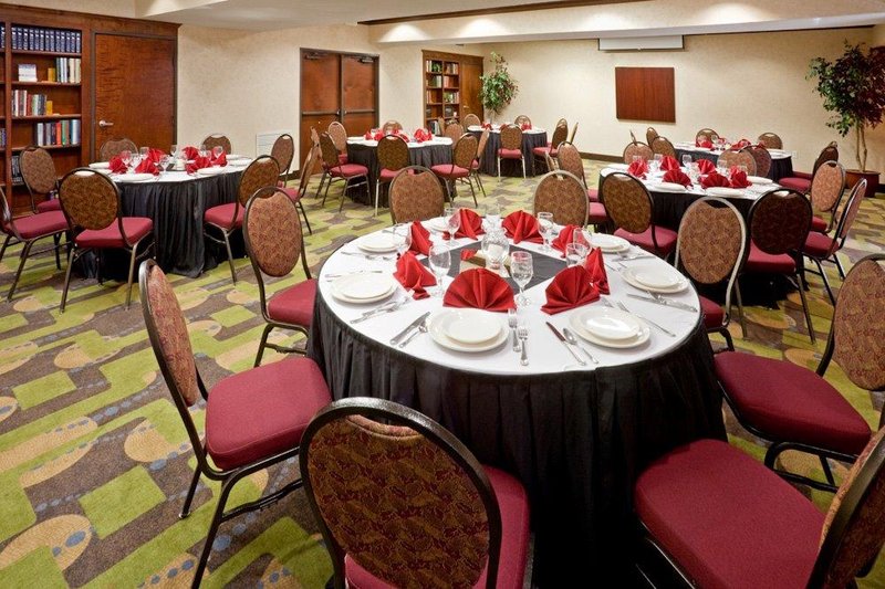 Holiday Inn Express Hotel And Suites Dallas Park Central Northeast 39/56