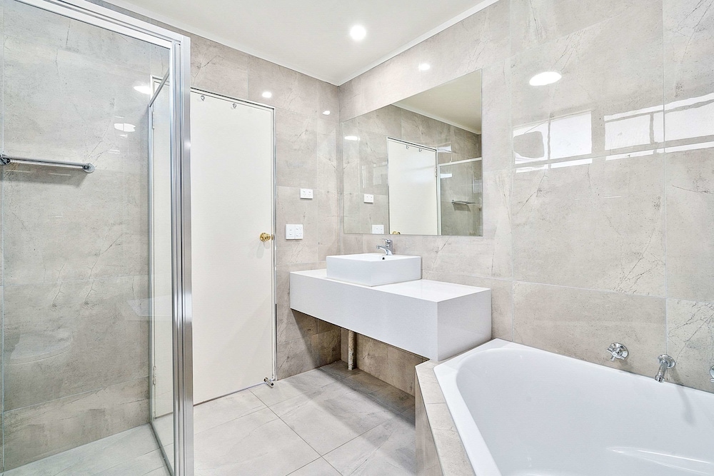 Sherbourne Terrace Hotel 10/39