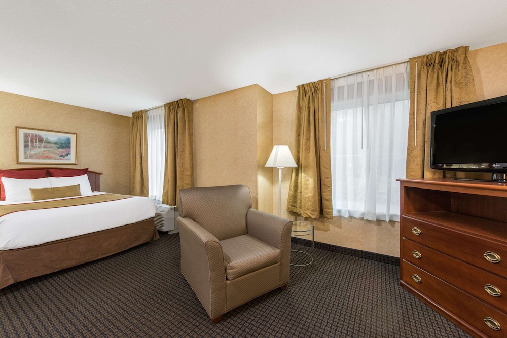 Lancaster Suites 22/37