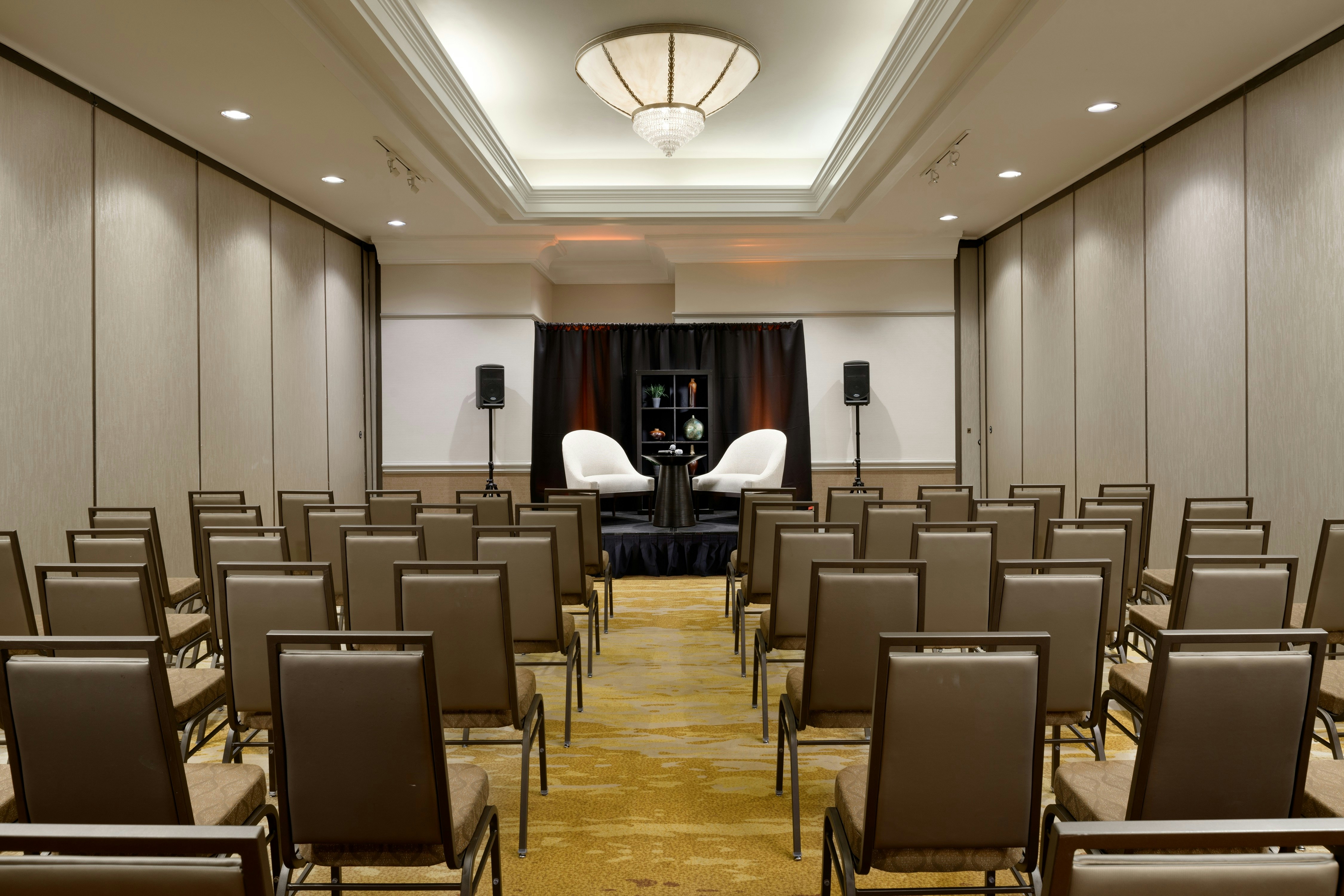 DoubleTree Suites by Hilton Hotel Phoenix 34/38