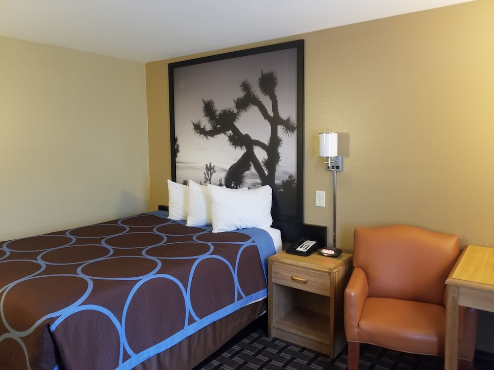 Super 8 by Wyndham Carson City/Lake Tahoe 8/28