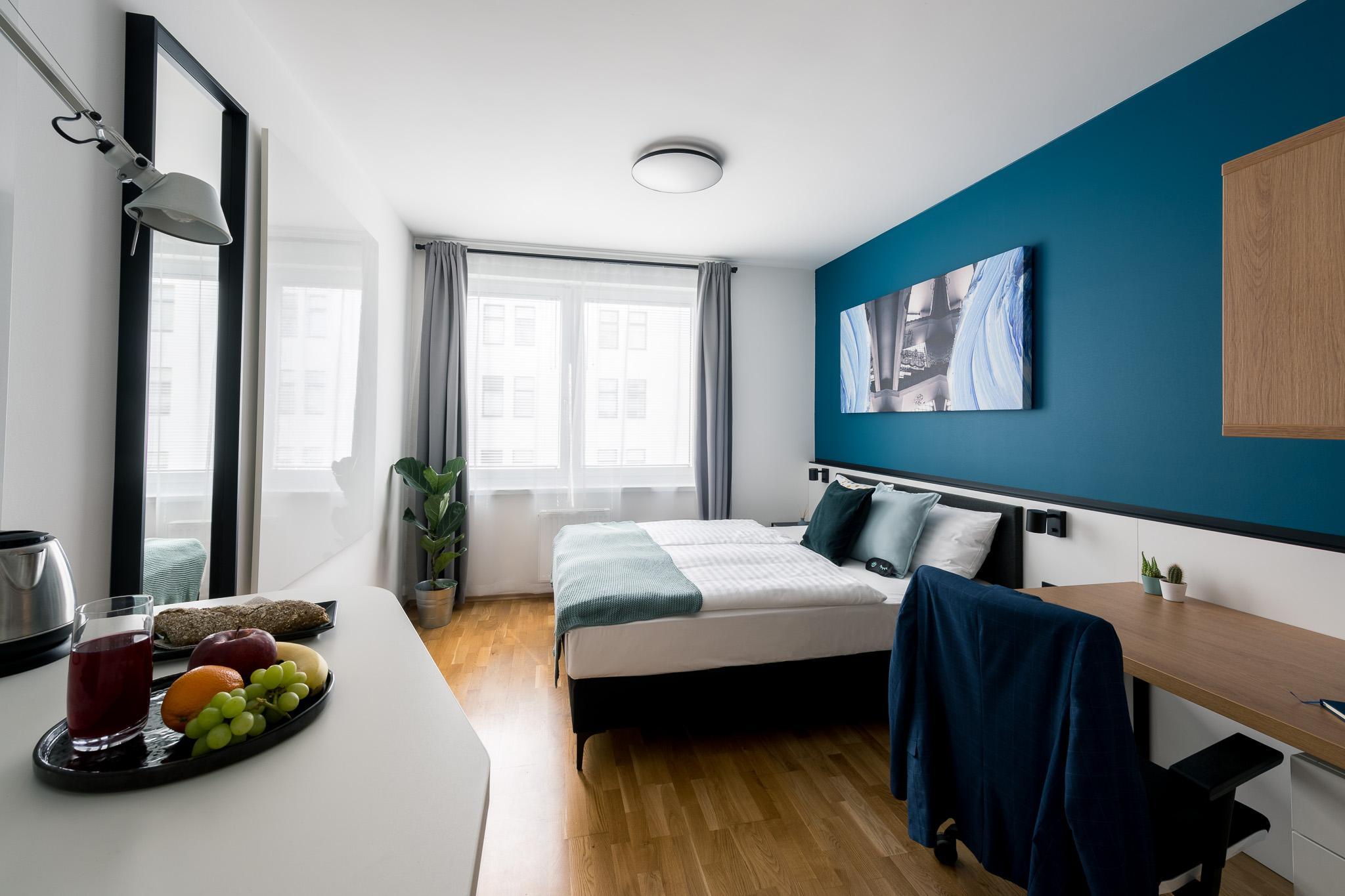 SUPERIOR, QUEEN BED