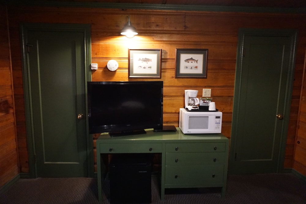 Shaver Lake Village Hotel 36/50