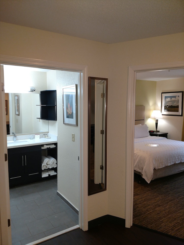 Candlewood Suites Olive Branch 13/27