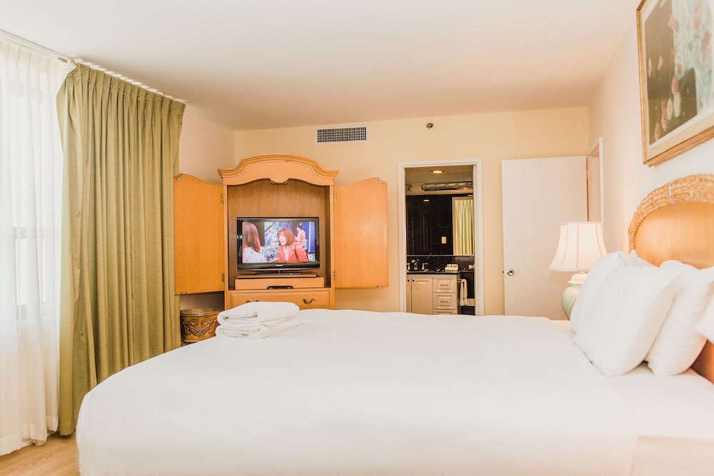 The Alexander All Suite Oceanfront Resort 31/50