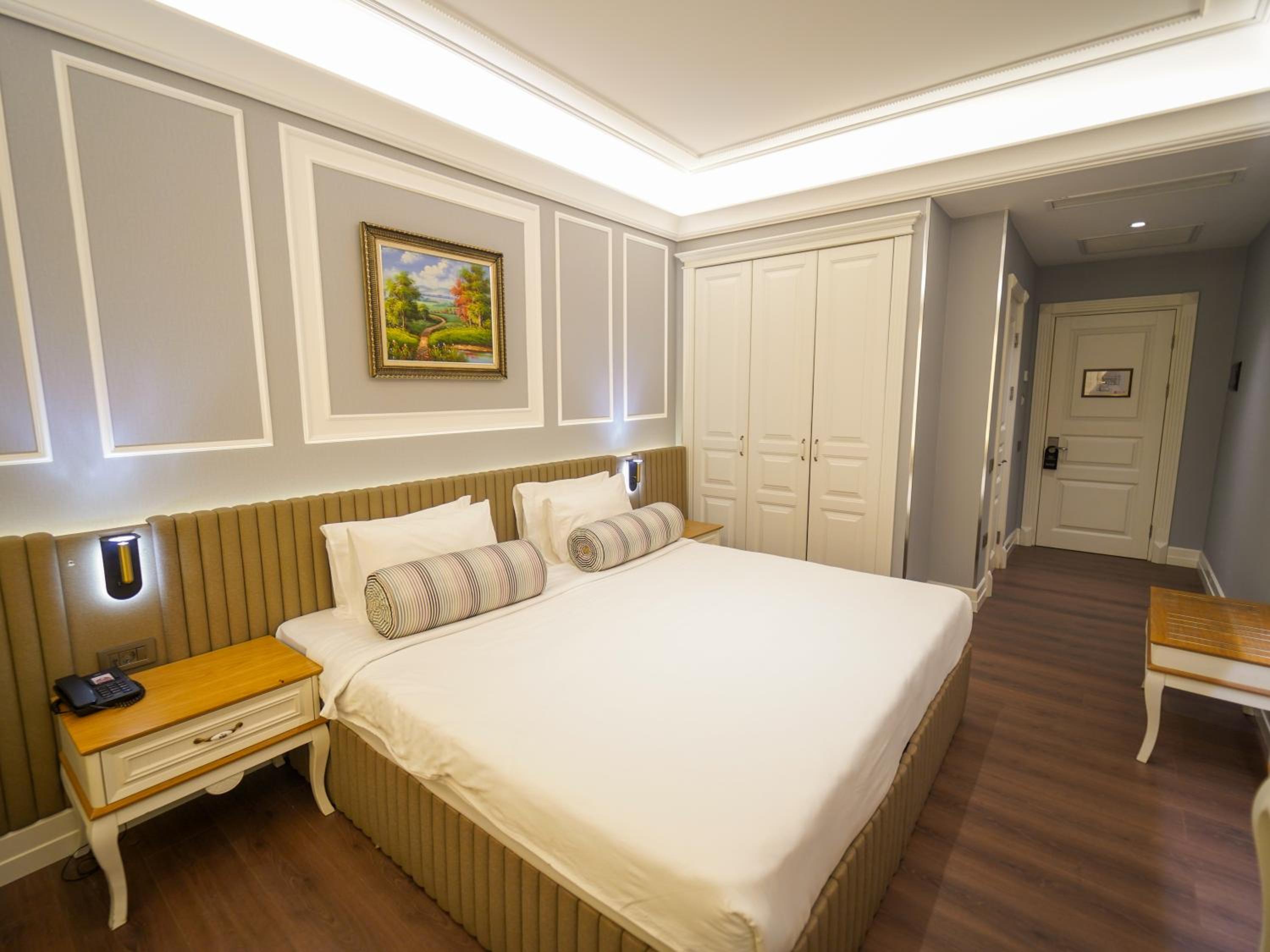 Economy, King Bed, No Window