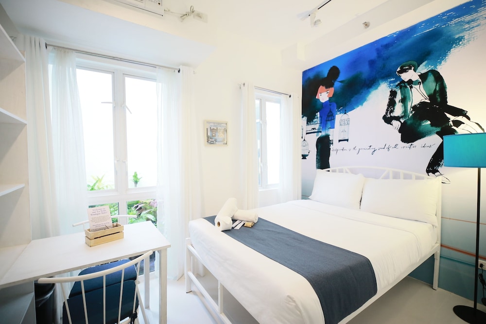 SUPERIOR, QUEEN BED