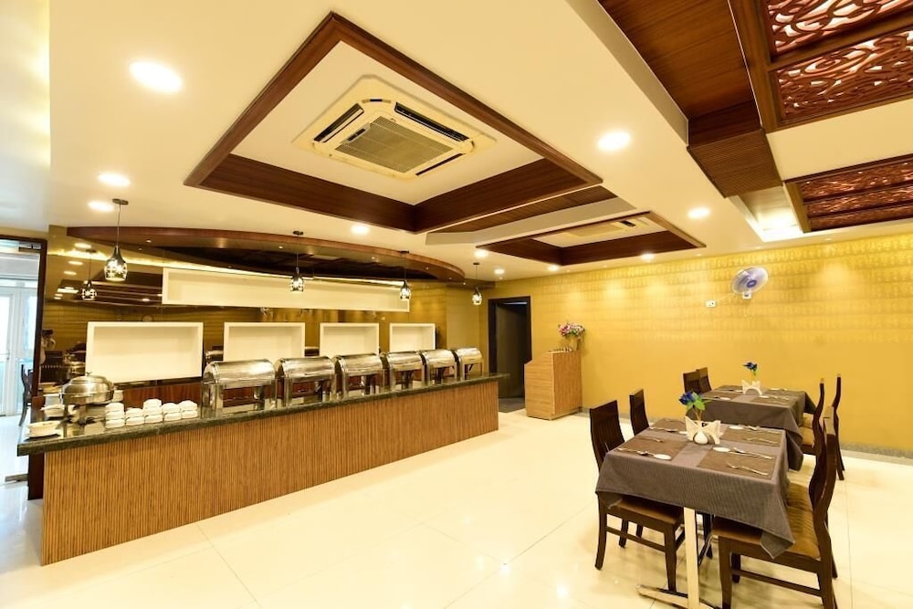 Hotel Jataka Inn 5/38