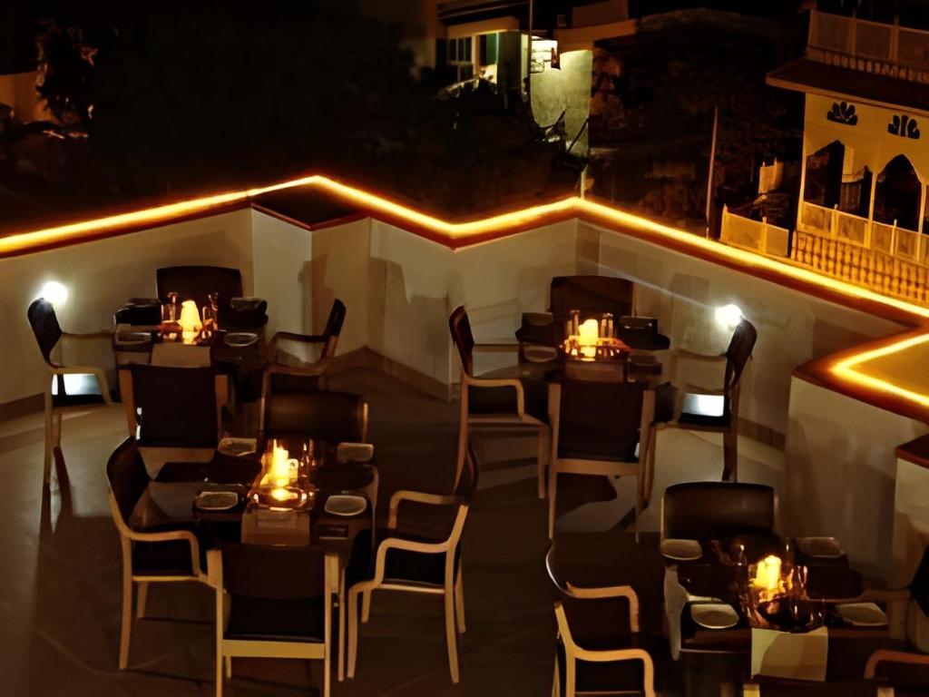 OYO Premium Vaishali Nagar 39/41