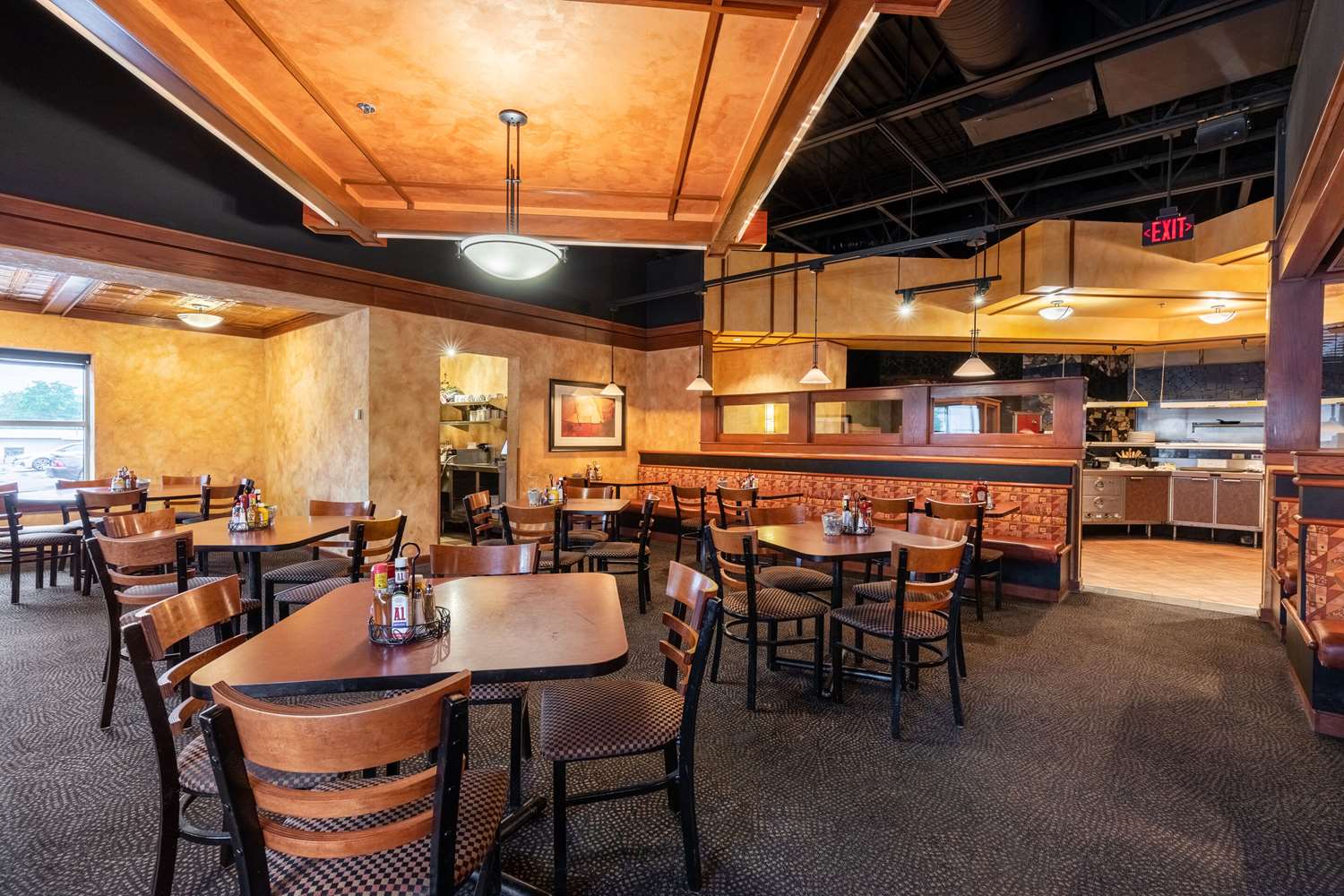 AmericInn & Suites By Wyndham Baraboo Event Center 10/25