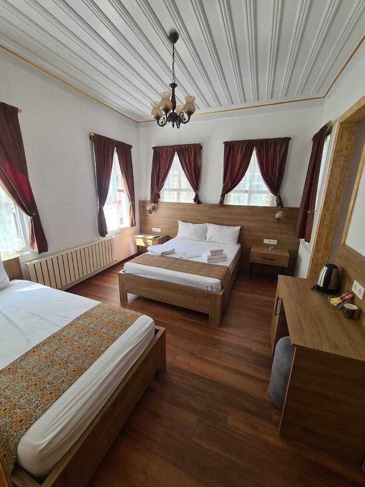 W. House Kadikoy 32/60