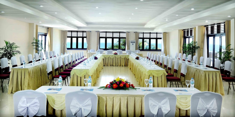 Muine Decentury Beach Resort Spa 40/65