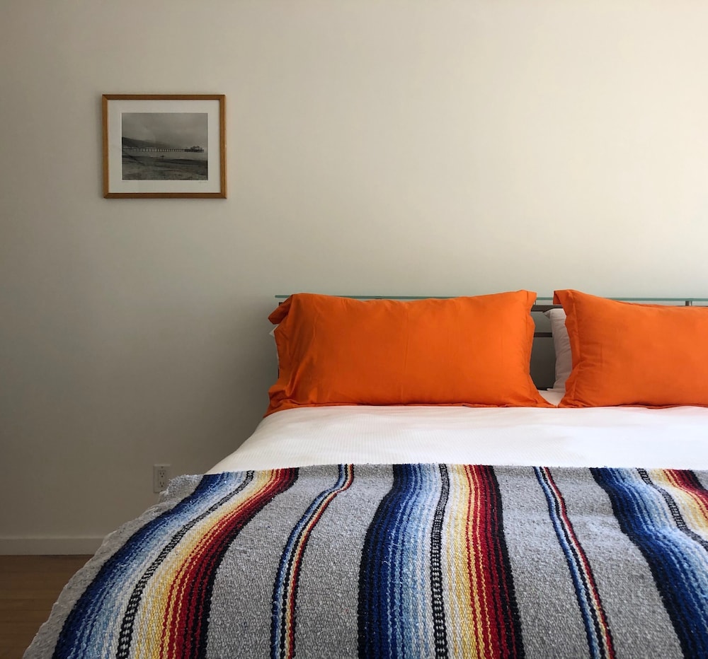 Cozy, Hideaway, Queen Bed