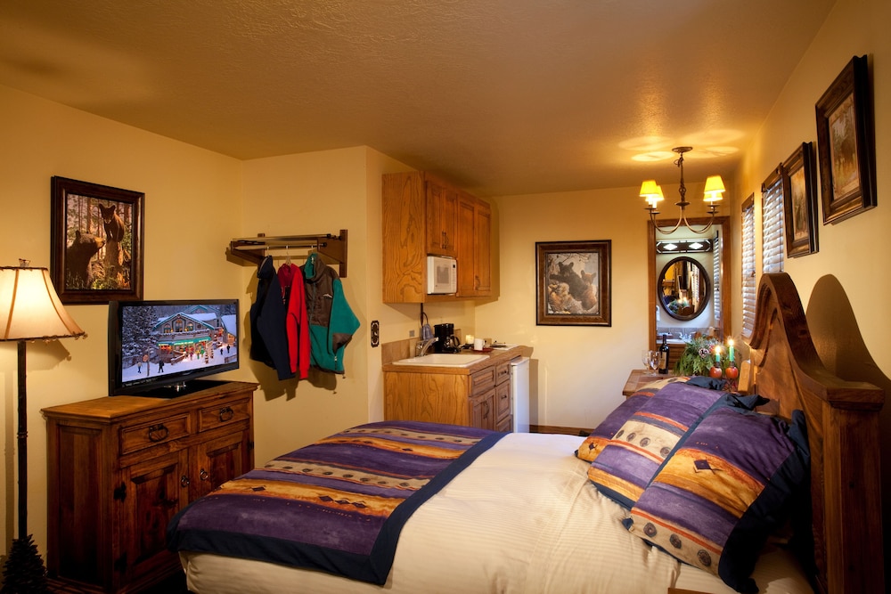 Alpine Village Suites 11/50
