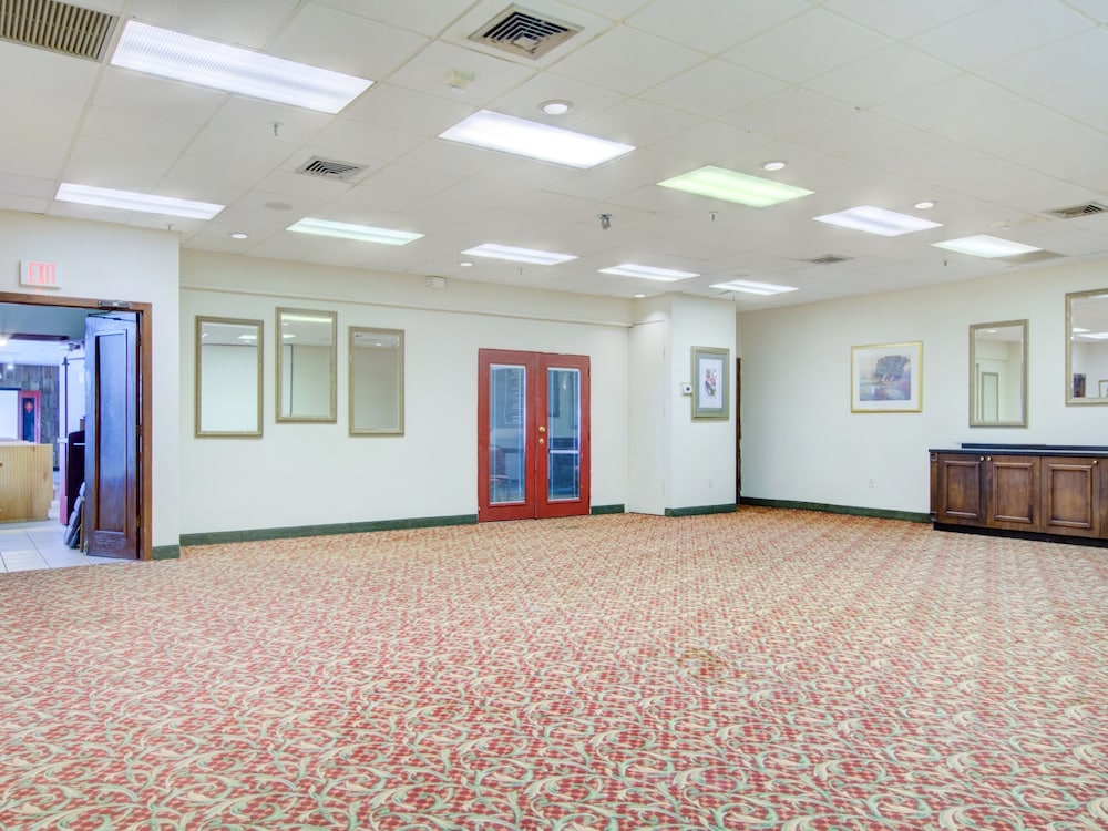 OYO Hotel Dundee By Crystal Lake 34/50