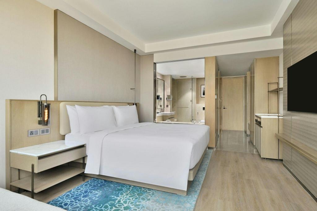 غرفة بريميير بسرير كينج بإطلالة على المدينة، Navi Mumbai Marriott Hotel 3/7