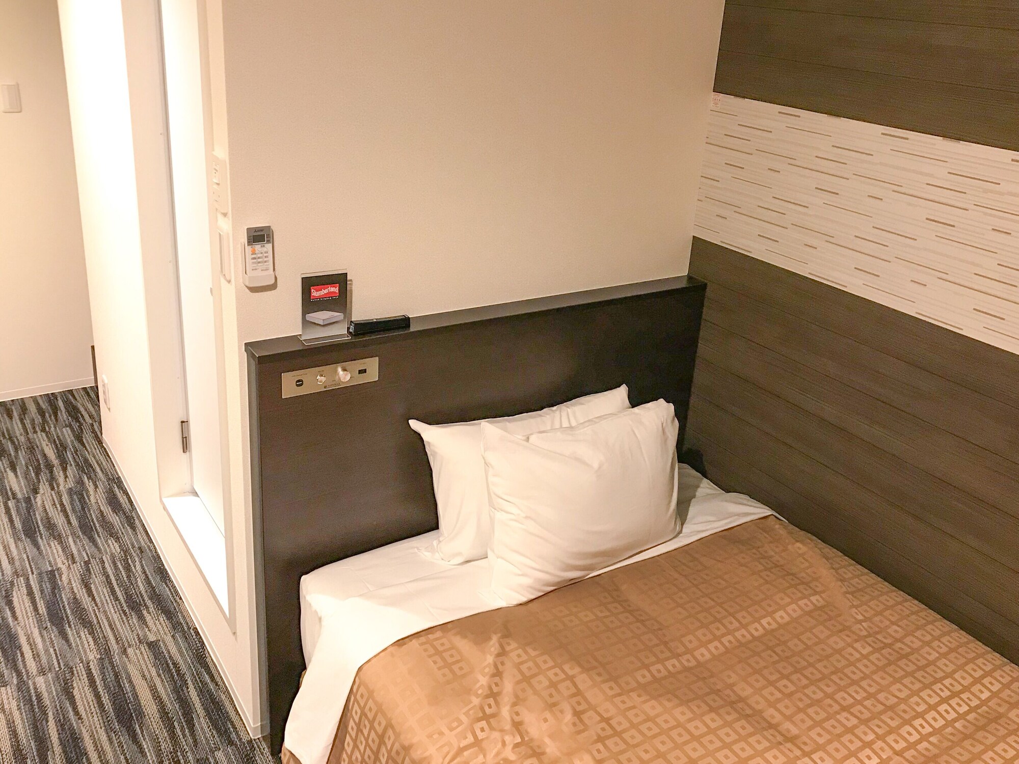 ROOM, SINGLE