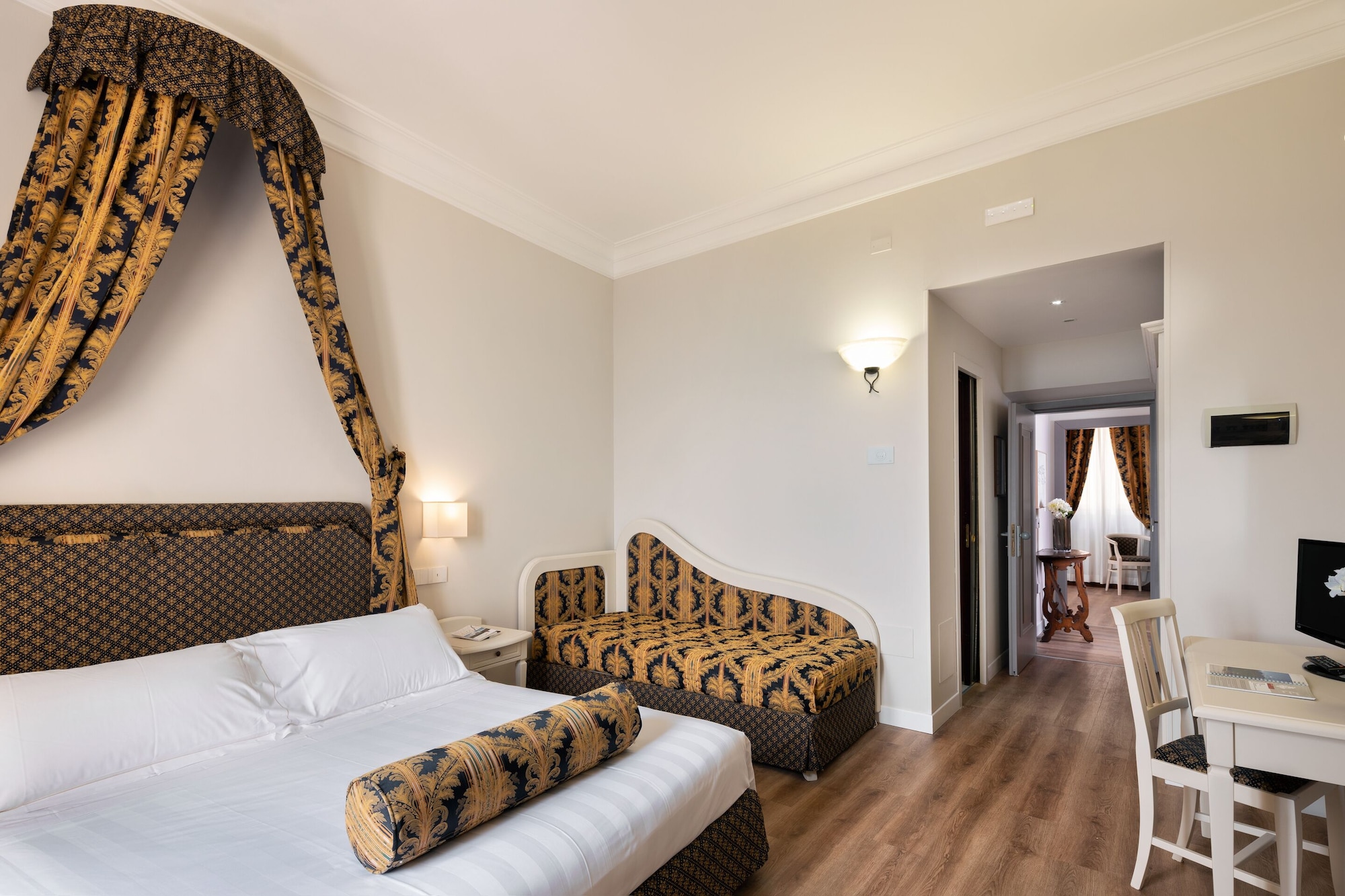 DUPLEX, SUITE