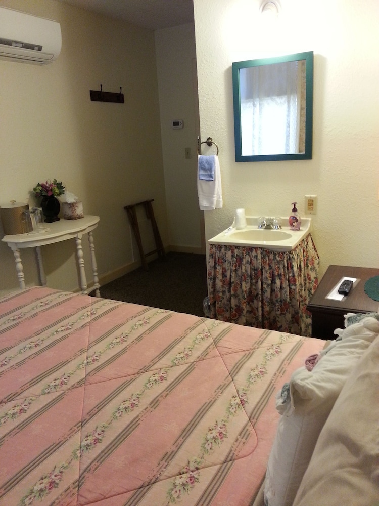 The Courtland Hotel and Day Spa 18/76