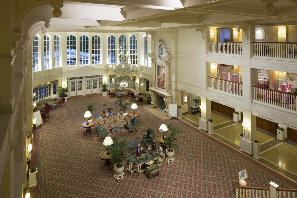 DISNEYLAND HOTEL 39/62