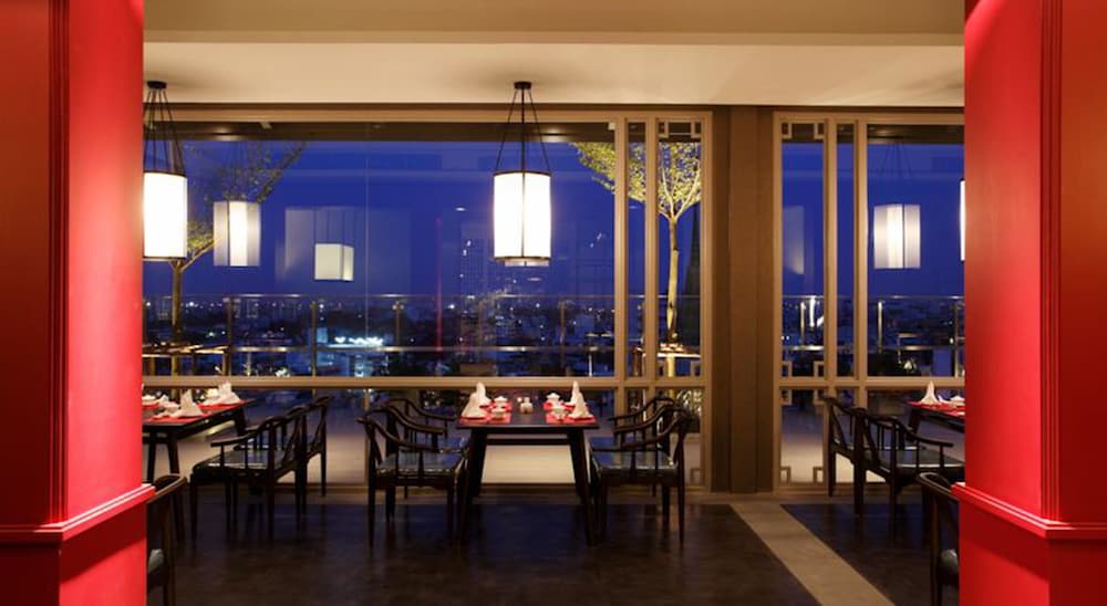 The Quarter Hualamphong by UHG 57/69