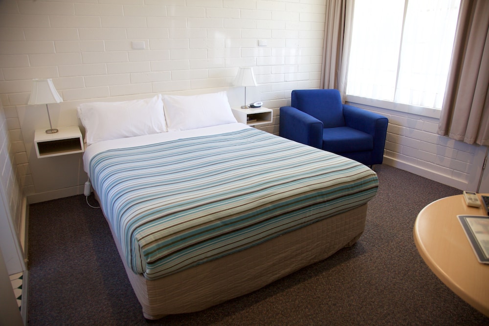 GUICHEN BAY MOTEL 18/54