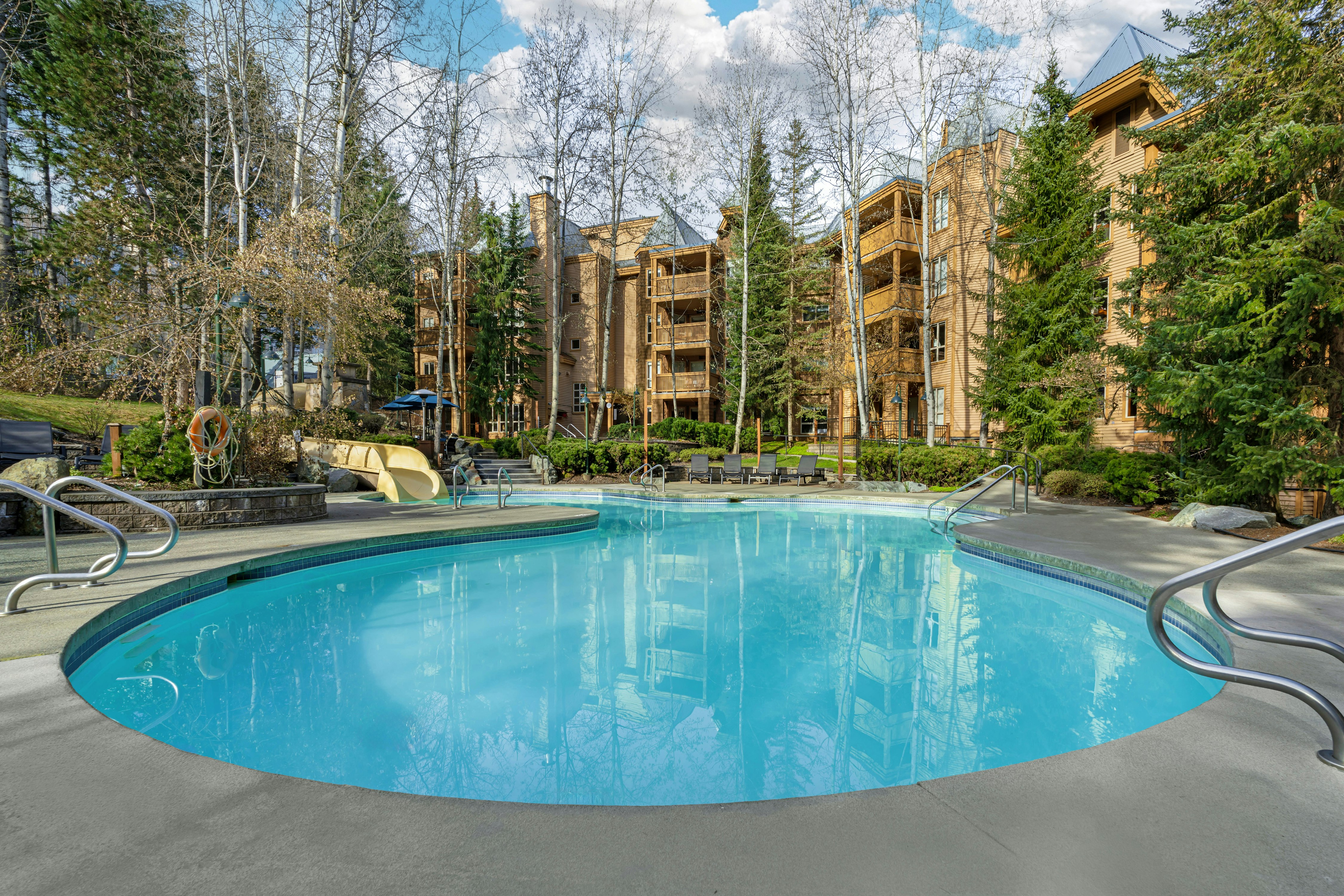 Hilton Grand Vacations Club Whistler (ex. Embarc Whistler) 53/59