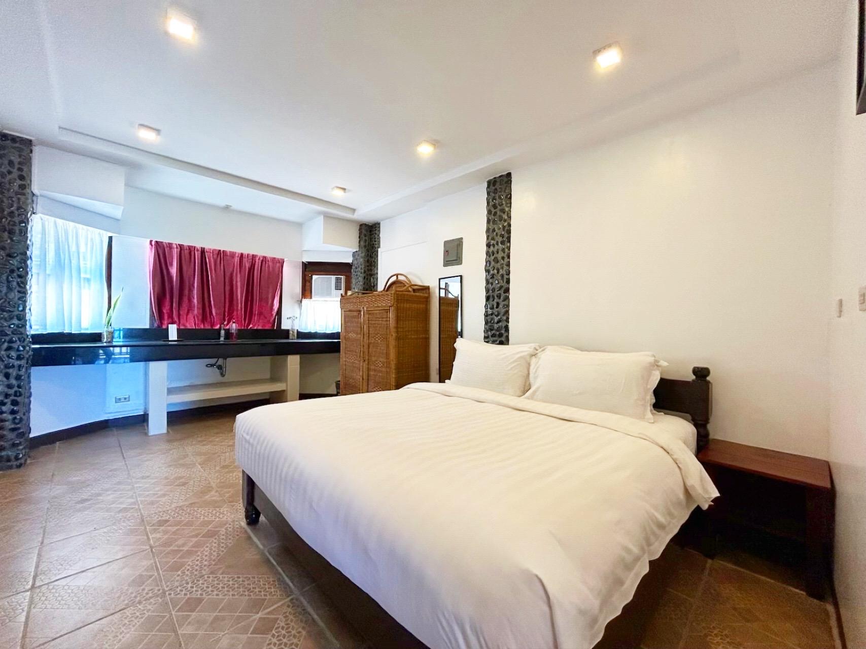 Room, King Bed, Beach Front