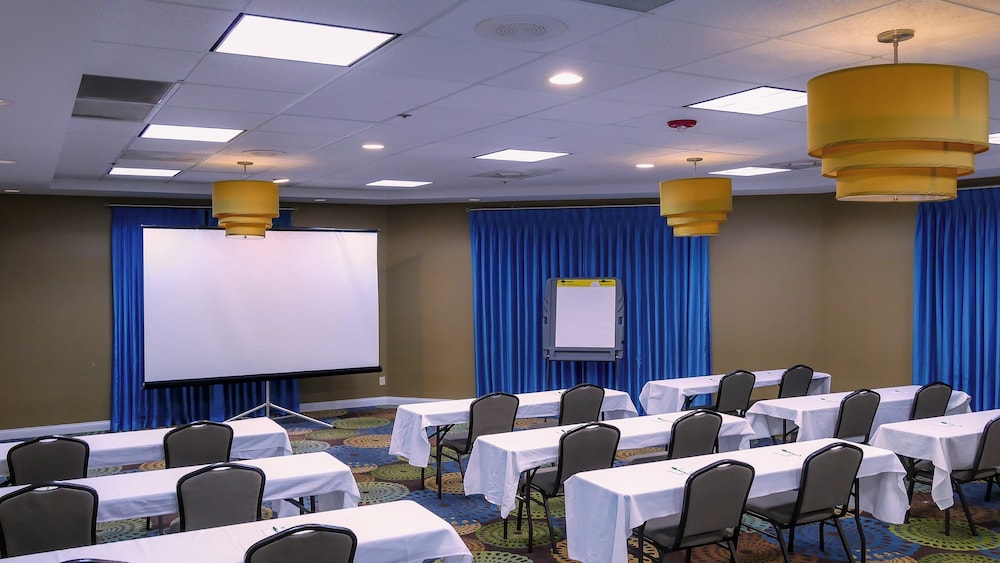 Holiday Inn Fort Myers - Downtown Area an IHG Hotel (ex. The Edison at Midtown) 50/58