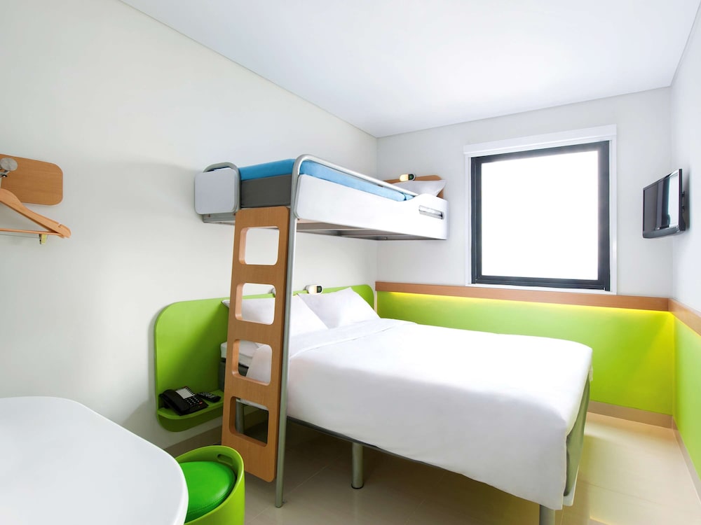 Mercure Jakarta Grogol 56/56