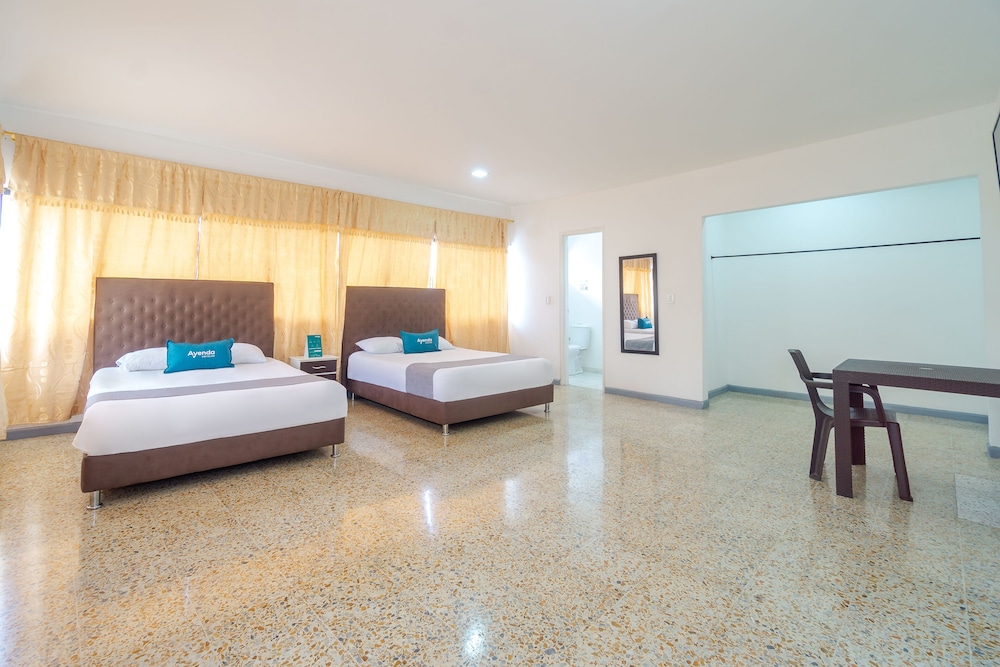 ROOM, QUADRUPLE