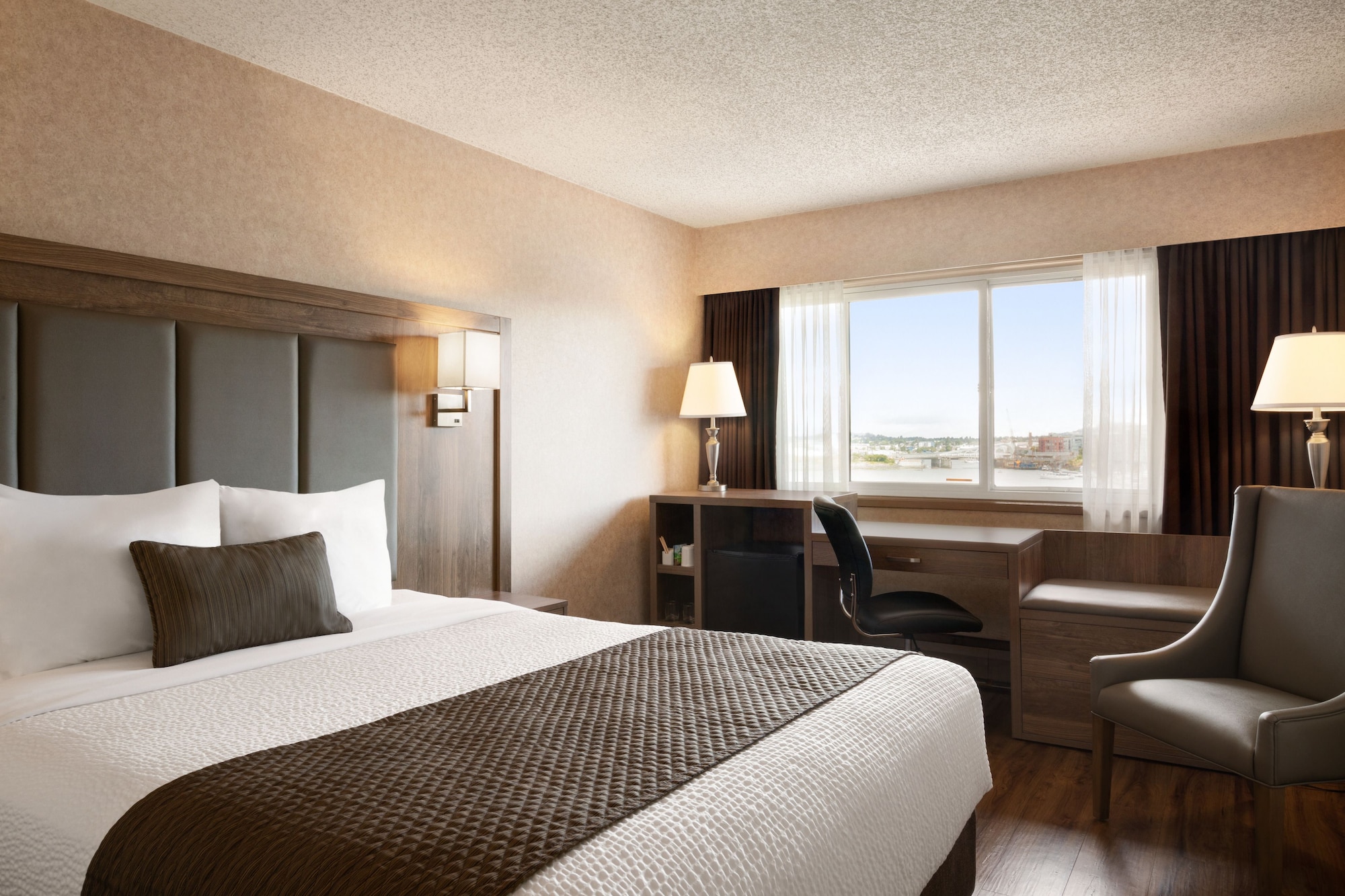 DELUXE, KING BED, HARBOUR VIEW, KITCHENETTE