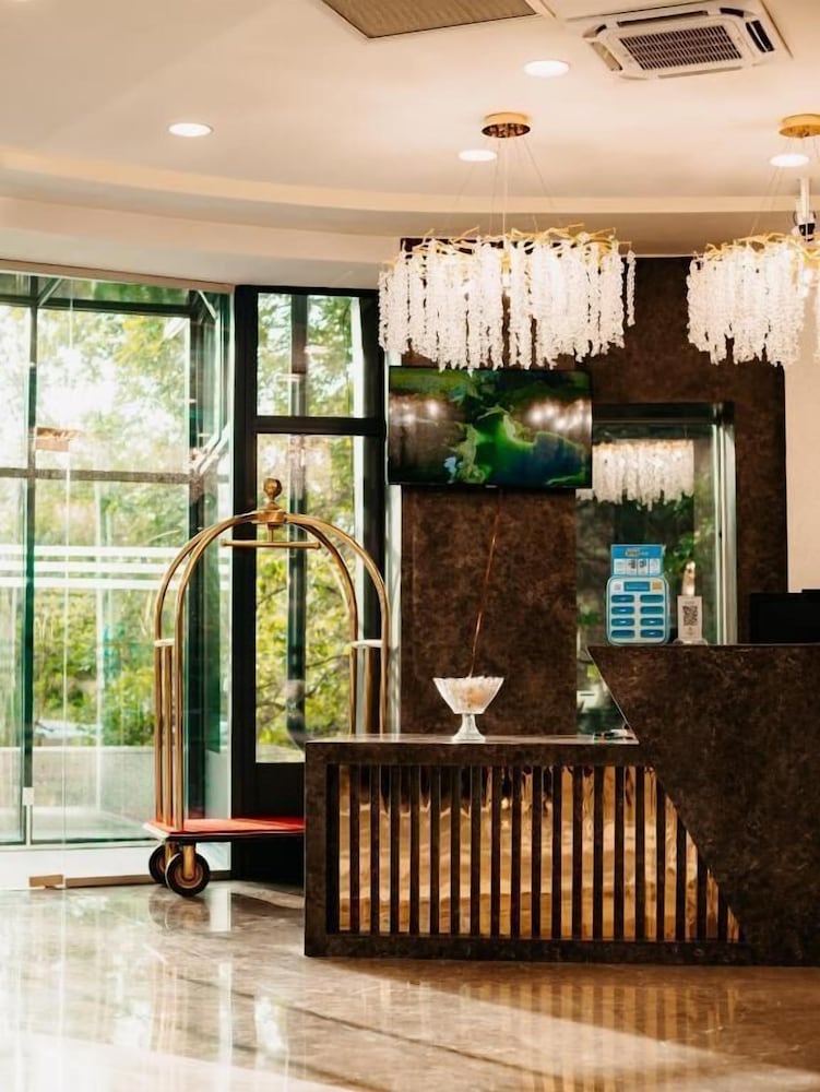 Grand Mildom Hotel 9/69