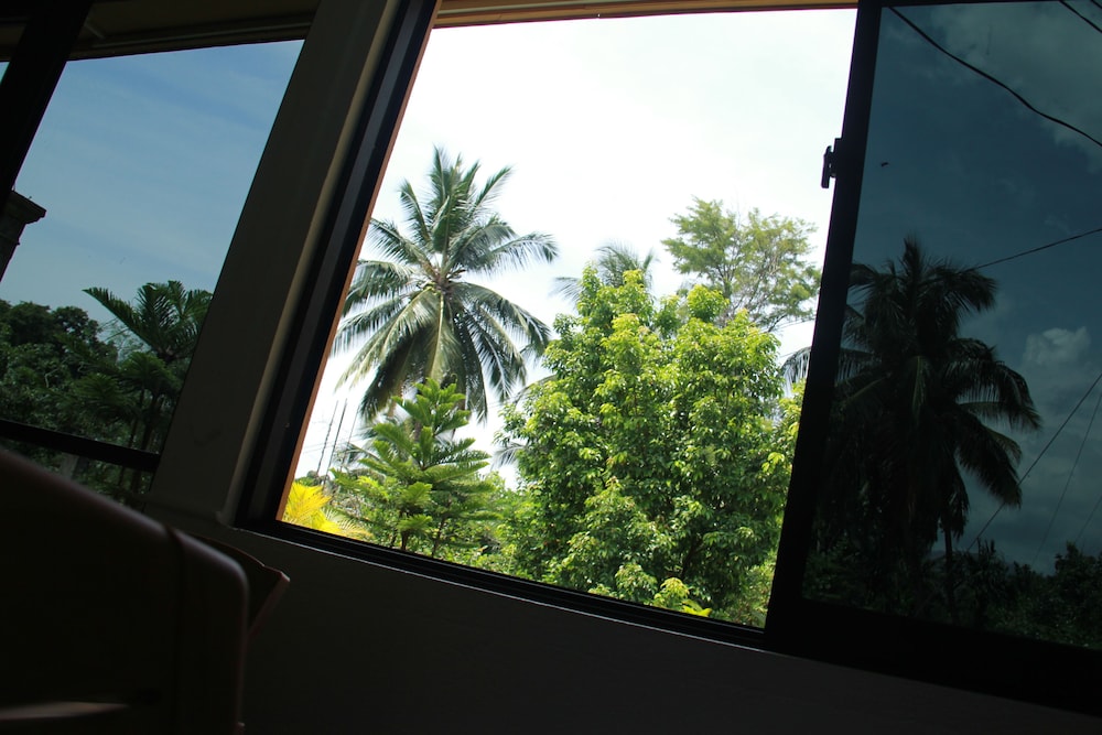 Anura Guest Inn 14/40