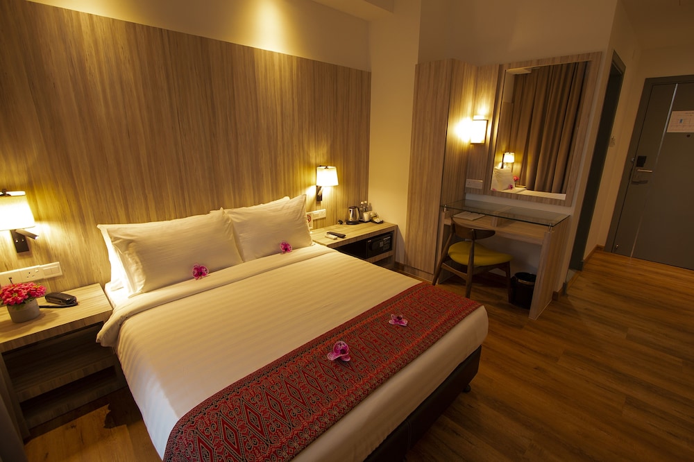 AZ HOTEL & SERVICED APARTMENTS 10/36
