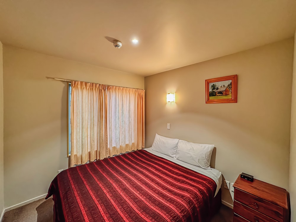 1 BEDROOM, TWIN BEDS
