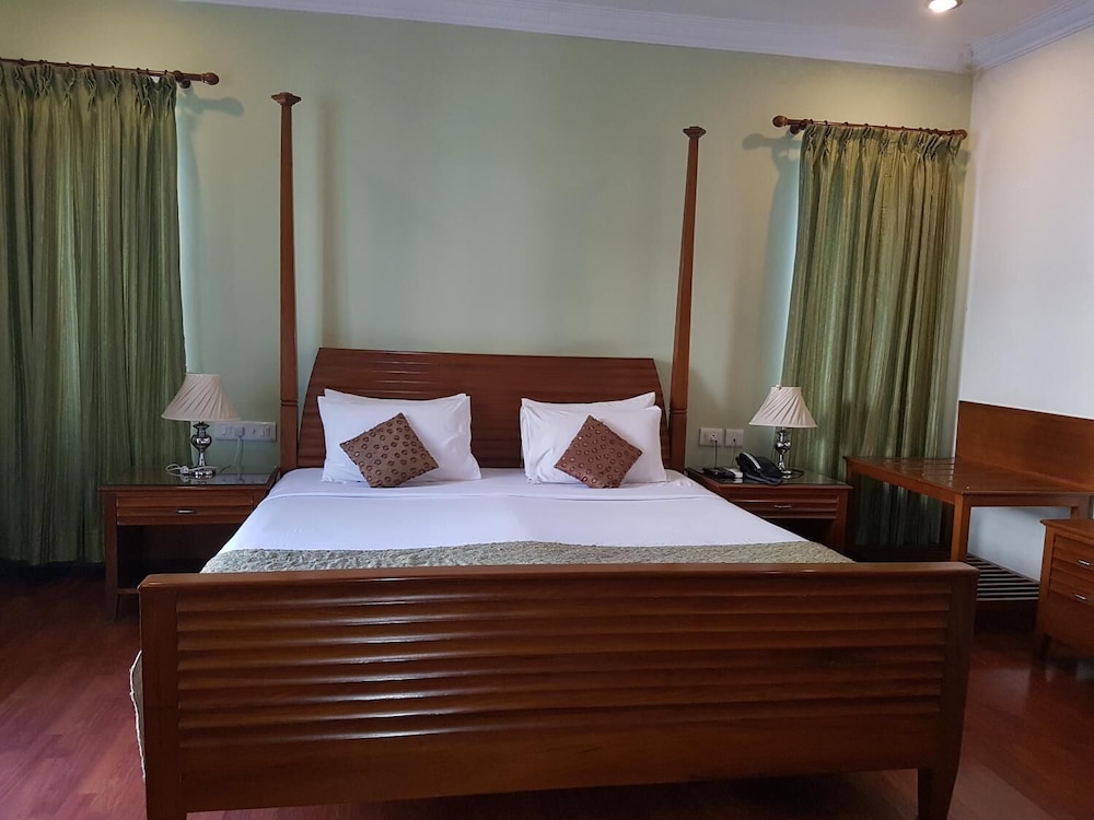 TRINITY SUITES 13/26