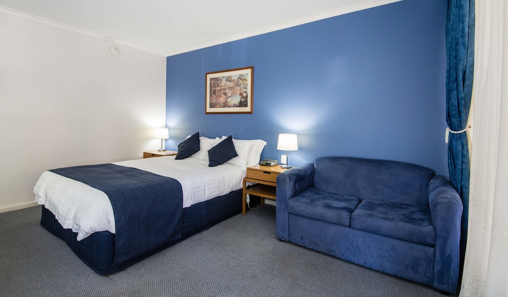 Mas Country Riverboat Lodge Motor Inn 11/28
